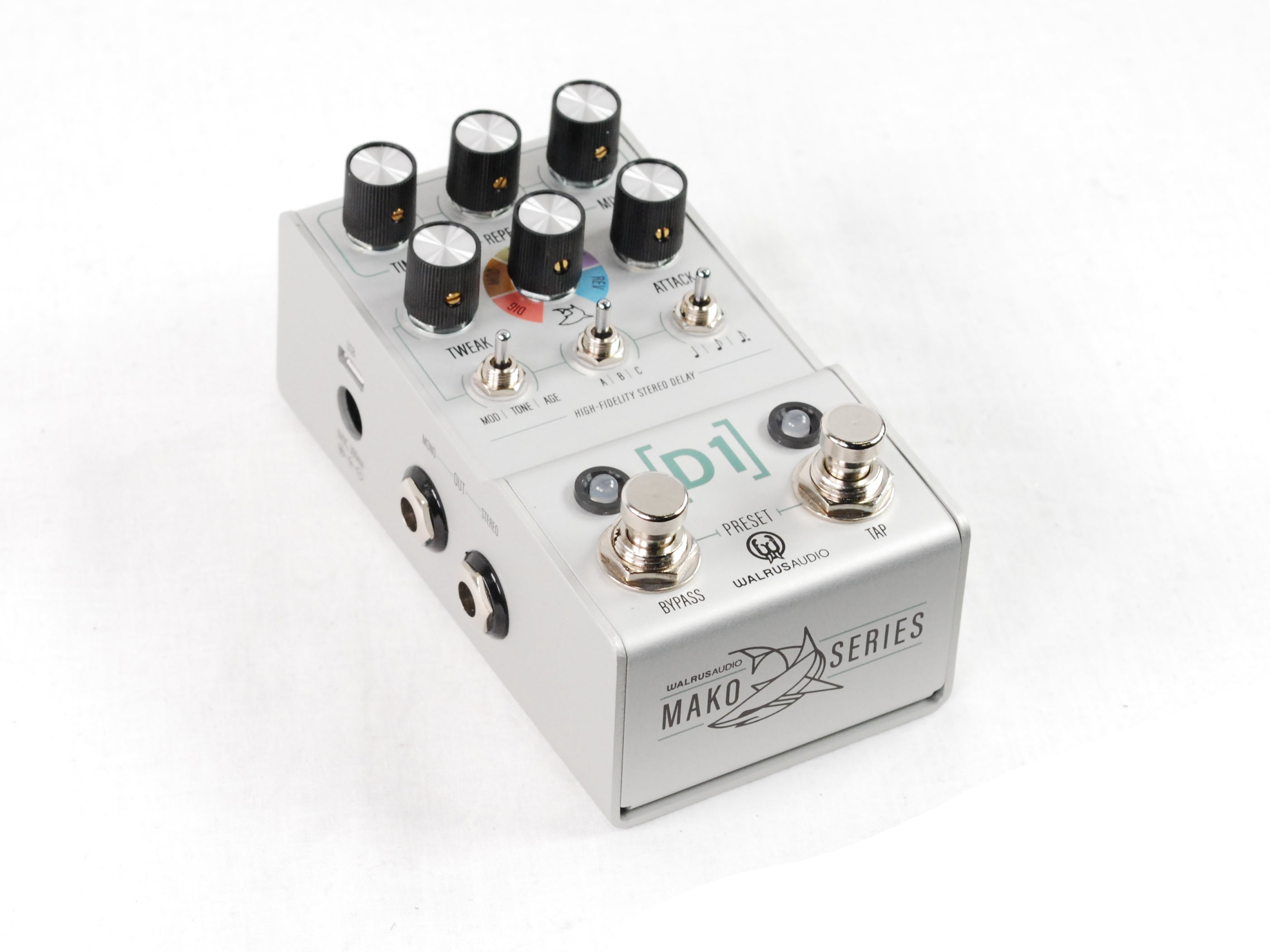 Walrus Audio MAKO D1 V2 delay pedal — control knobs detail
