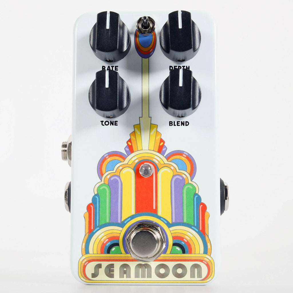 Seamoon Skye Machine analog chorus pedal — angled front view