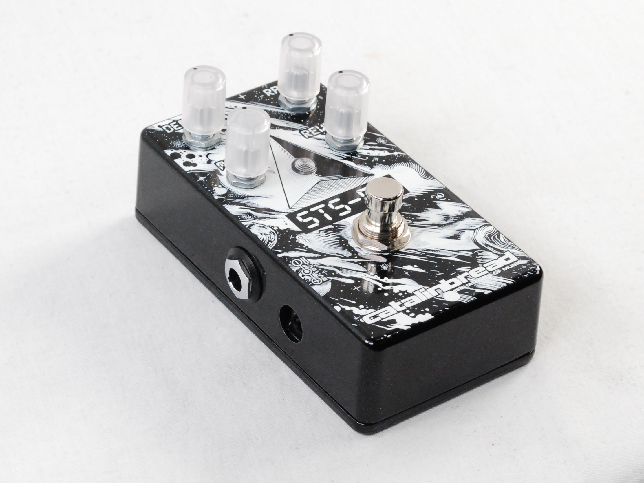 Catalinbread STS-88 pedal — control knobs Depth Rate Mix Reverb close-up