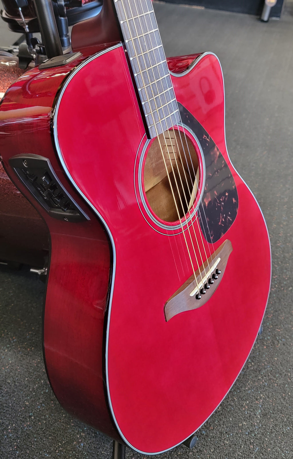 Yamaha FSX800C acoustic-electric guitar - headstock detail