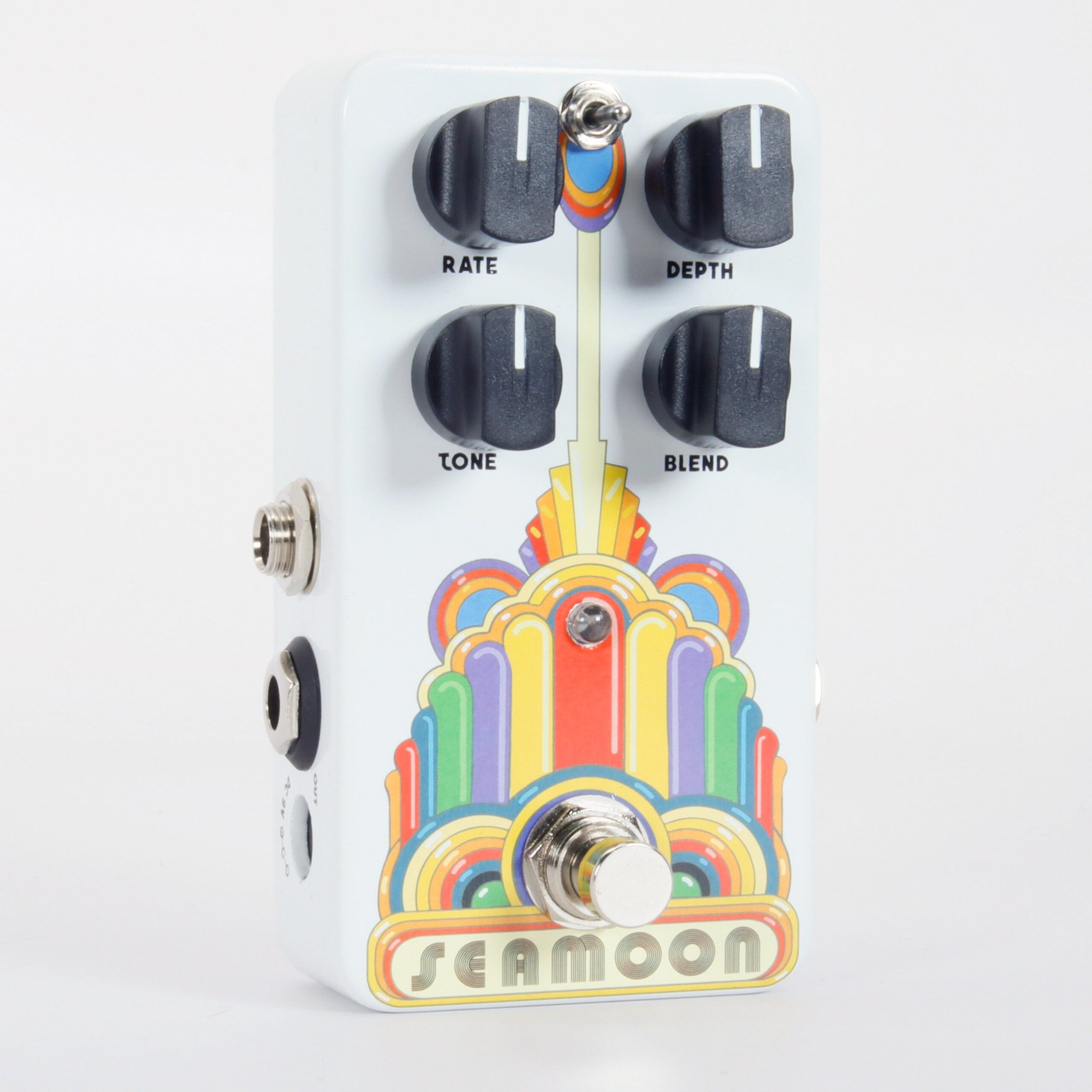 Seamoon Skye Machine analog chorus pedal — knobs and footswitch detail
