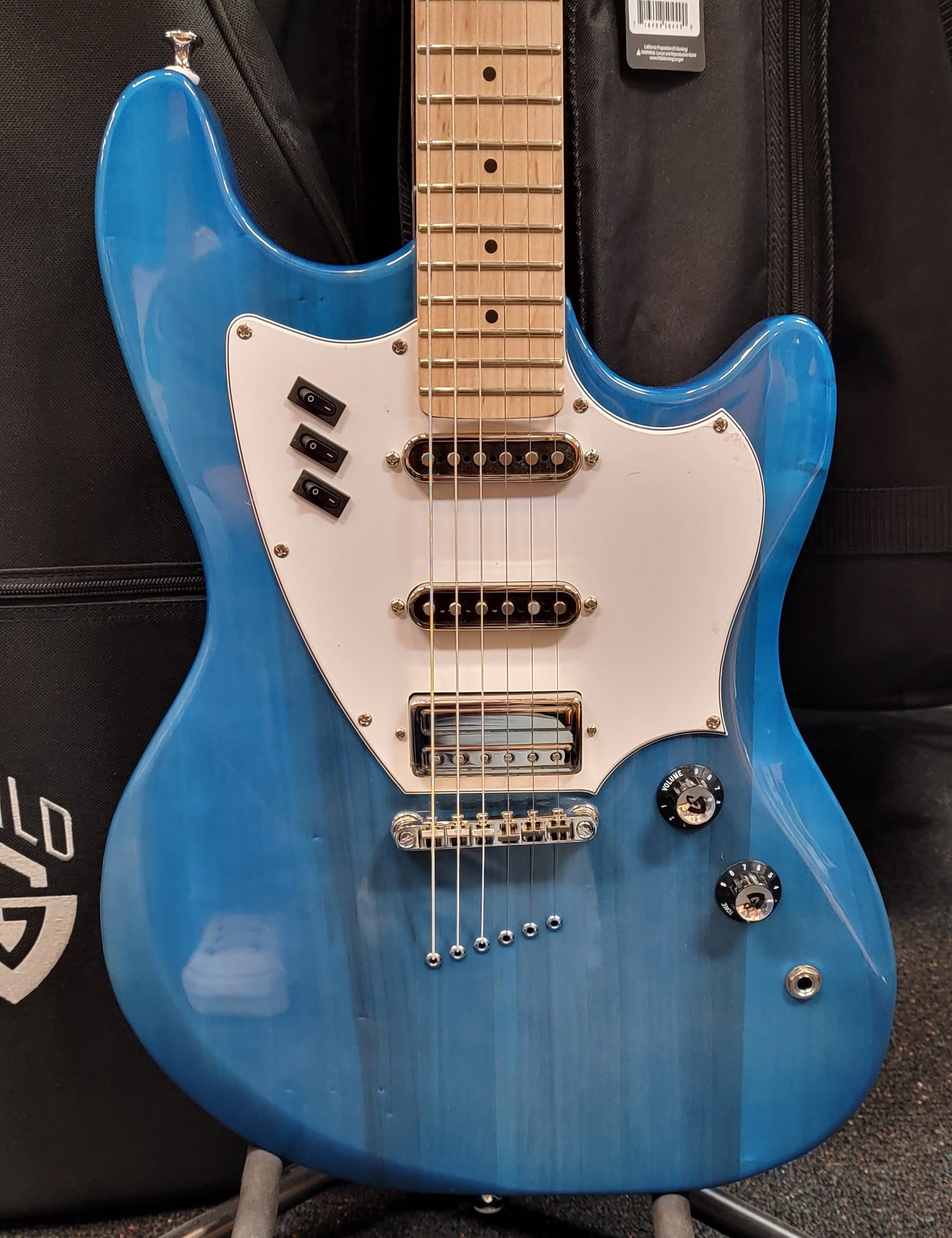 Guild Surfliner electric guitar — Catalina Blue body detail