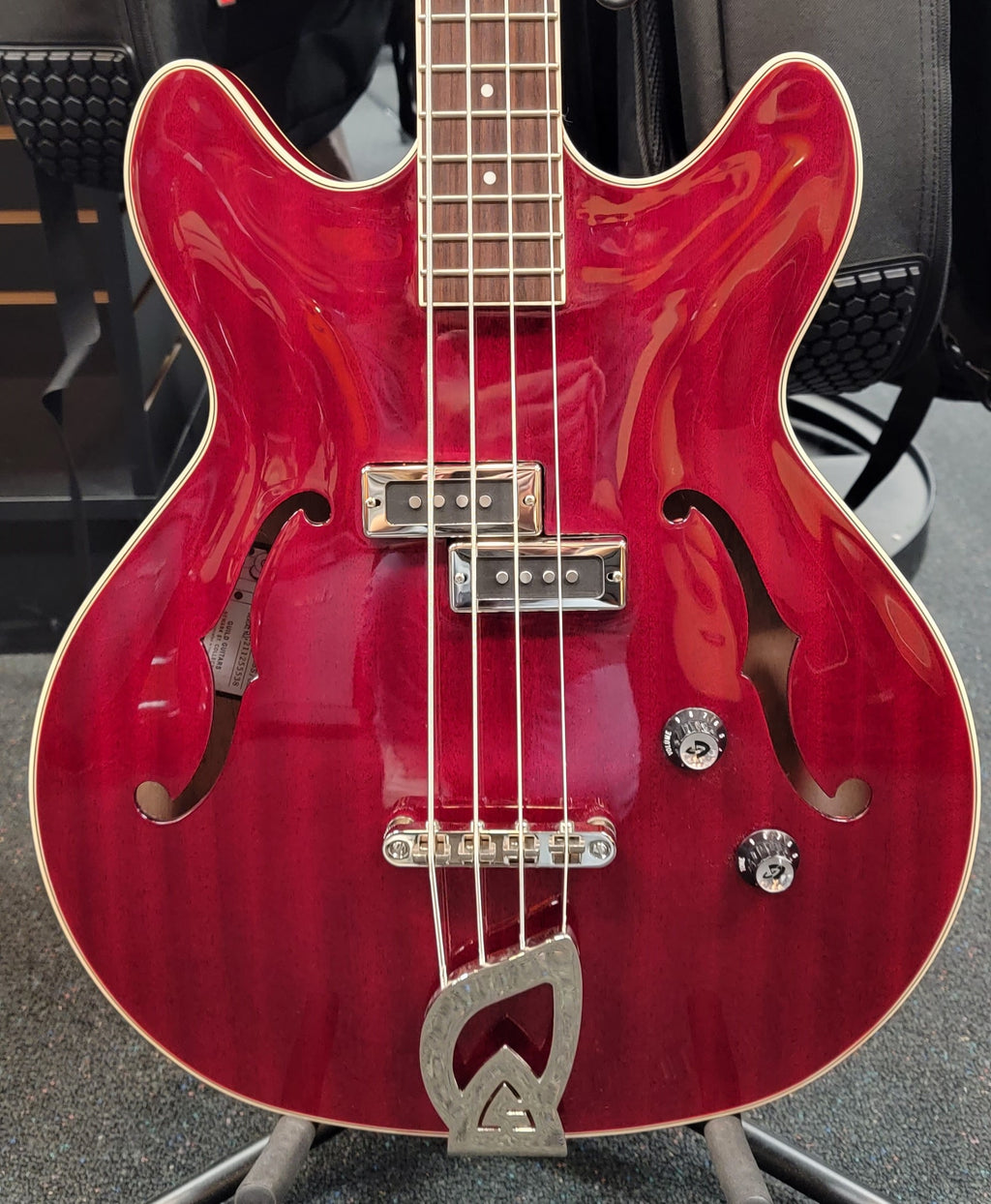 Guild Starfire I Cherry Red bass body detail