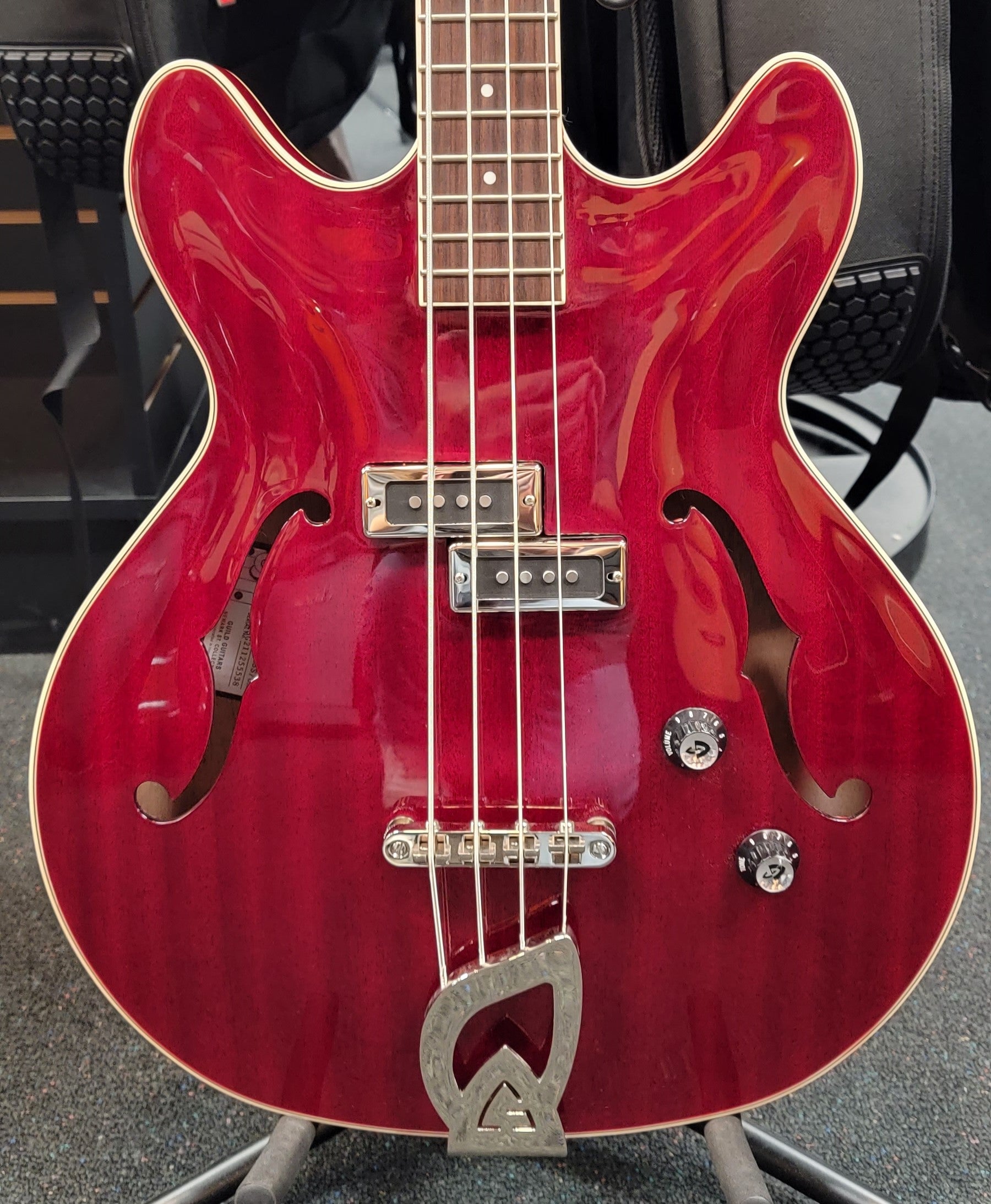 Guild Starfire I Cherry Red bass body detail