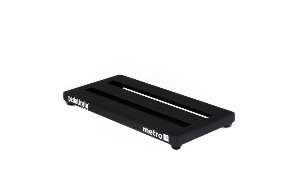 Pedaltrain Metro 16 pedalboard angled side profile