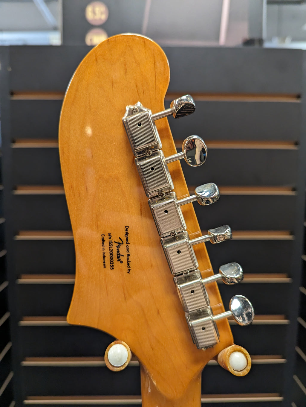 Squier Classic Vibe Starcaster Natural — tuning machines detail