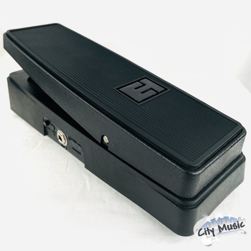 Electro-Harmonix Dual Expression Pedal — treadle detail
