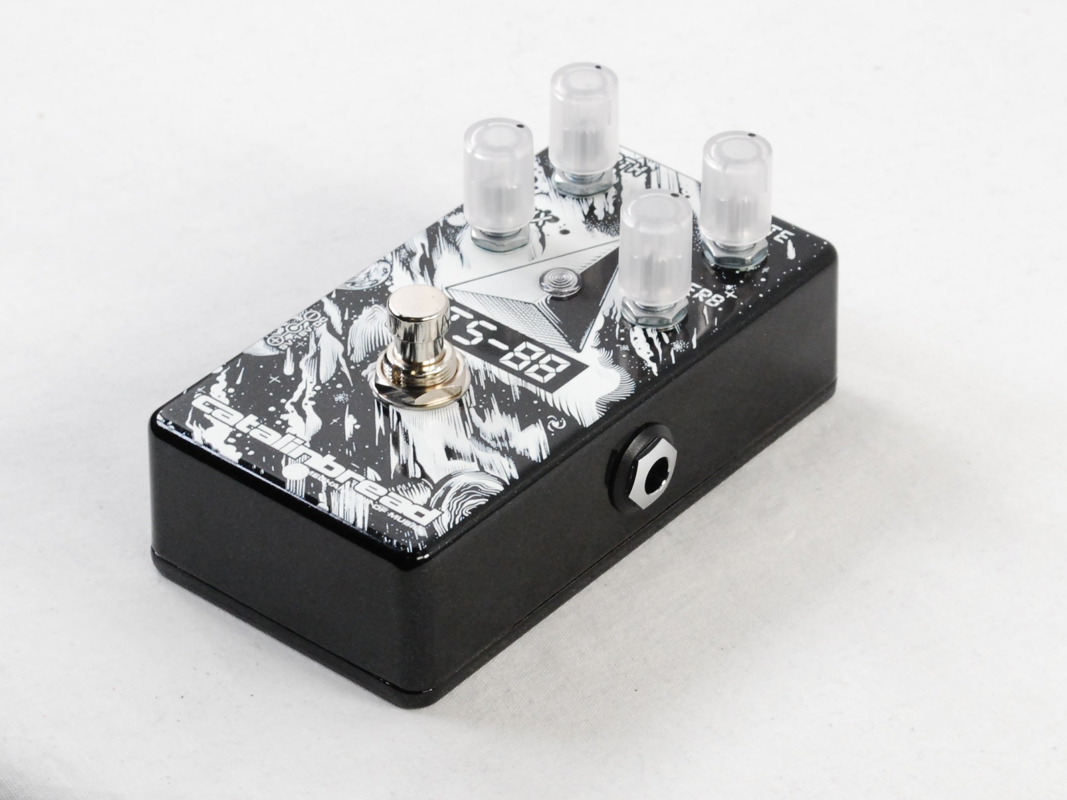 Catalinbread STS-88 pedal — footswitch and STS-88 display detail