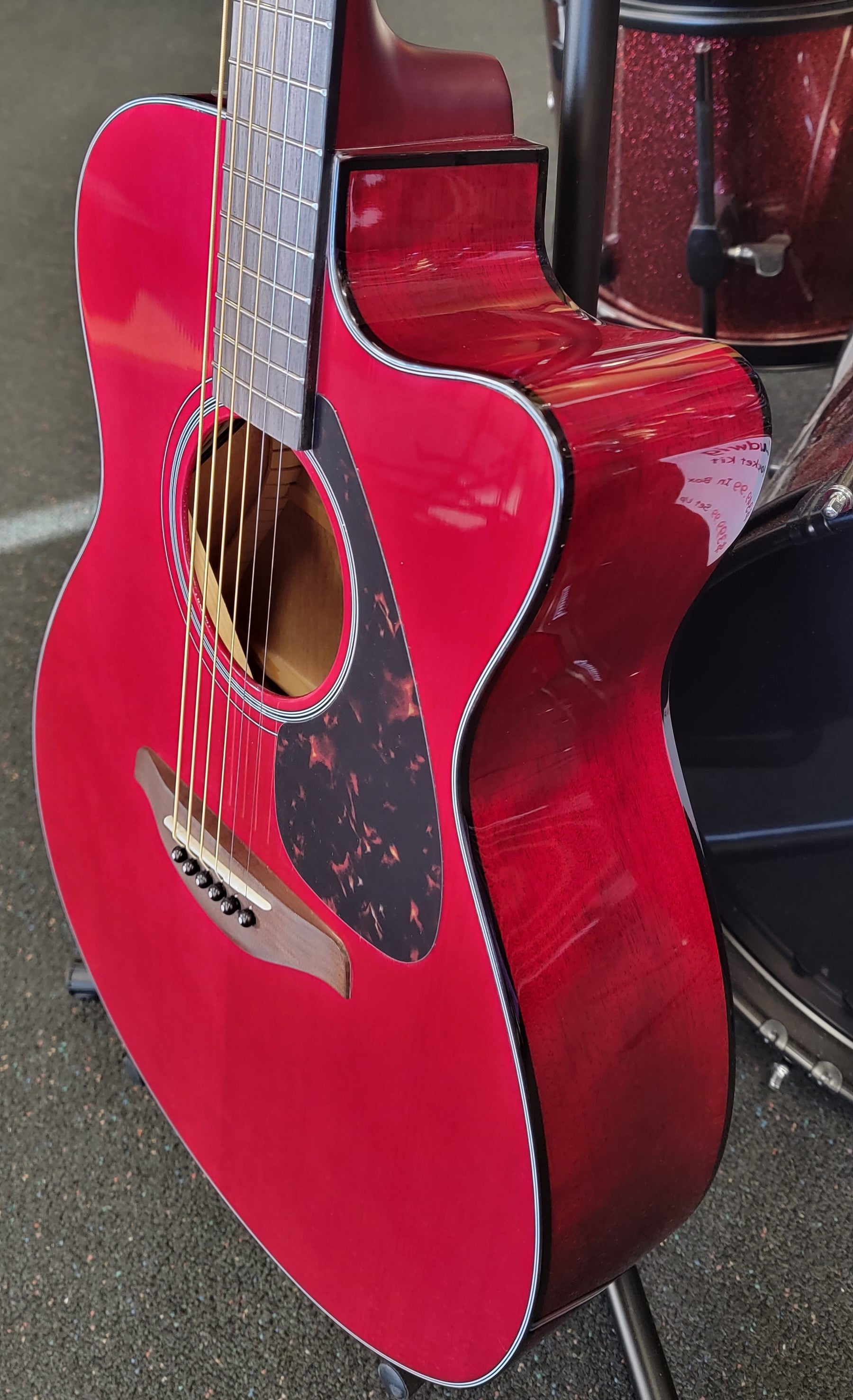 Yamaha FSX800C acoustic-electric guitar - cutaway and fretboard