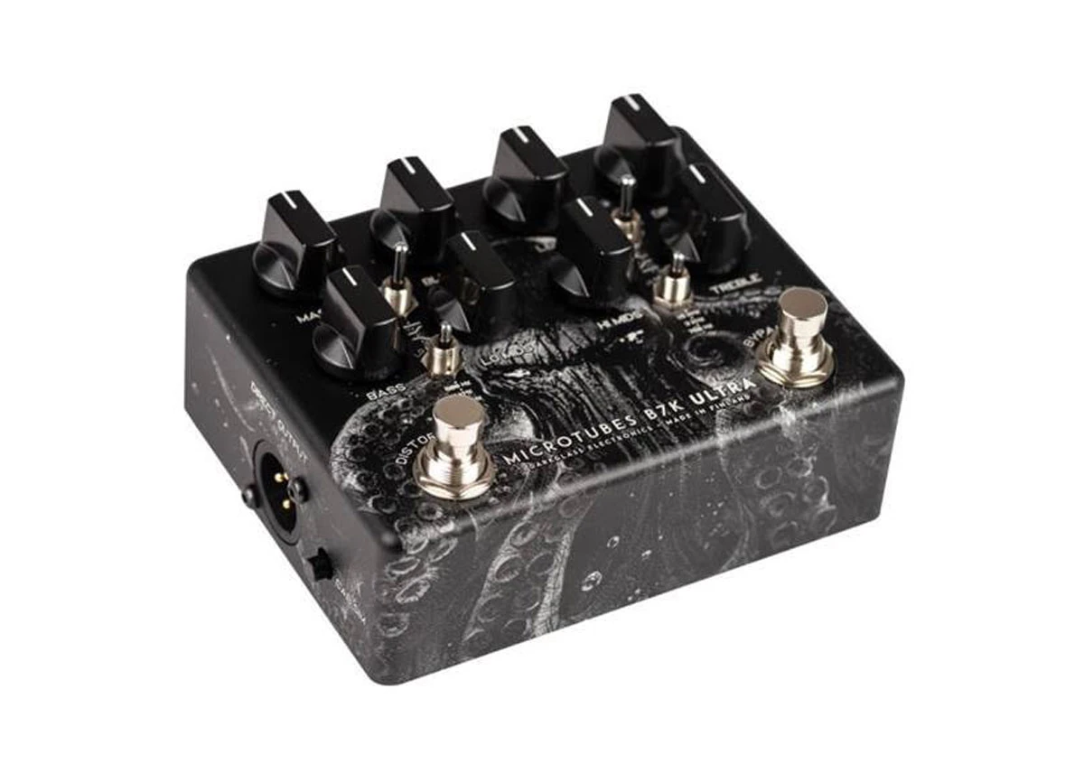 Darkglass B7K Ultra V2 Squid bass preamp pedal — black, rear connections