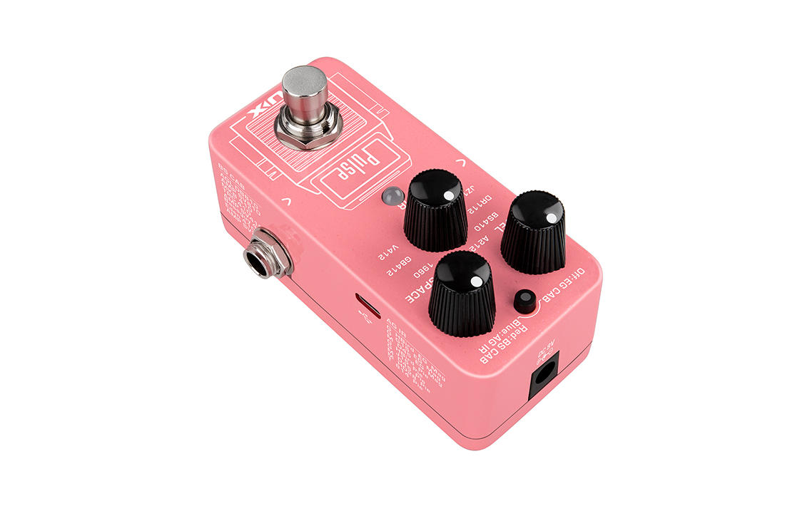 NUX NSS-4 Pulse pedal angled view with knobs