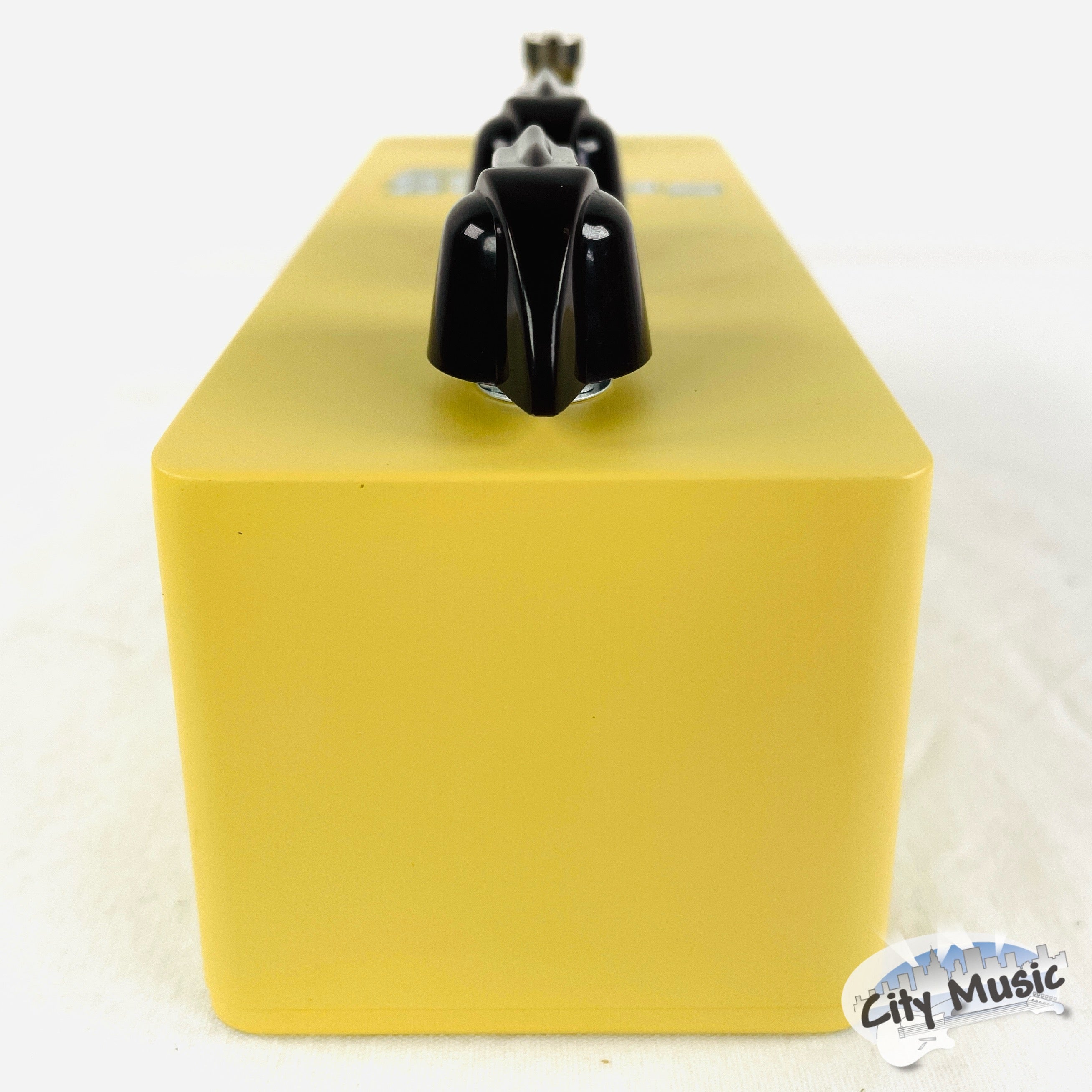 Used Danelectro Spring King Junior yellow reverb pedal — input jacks
