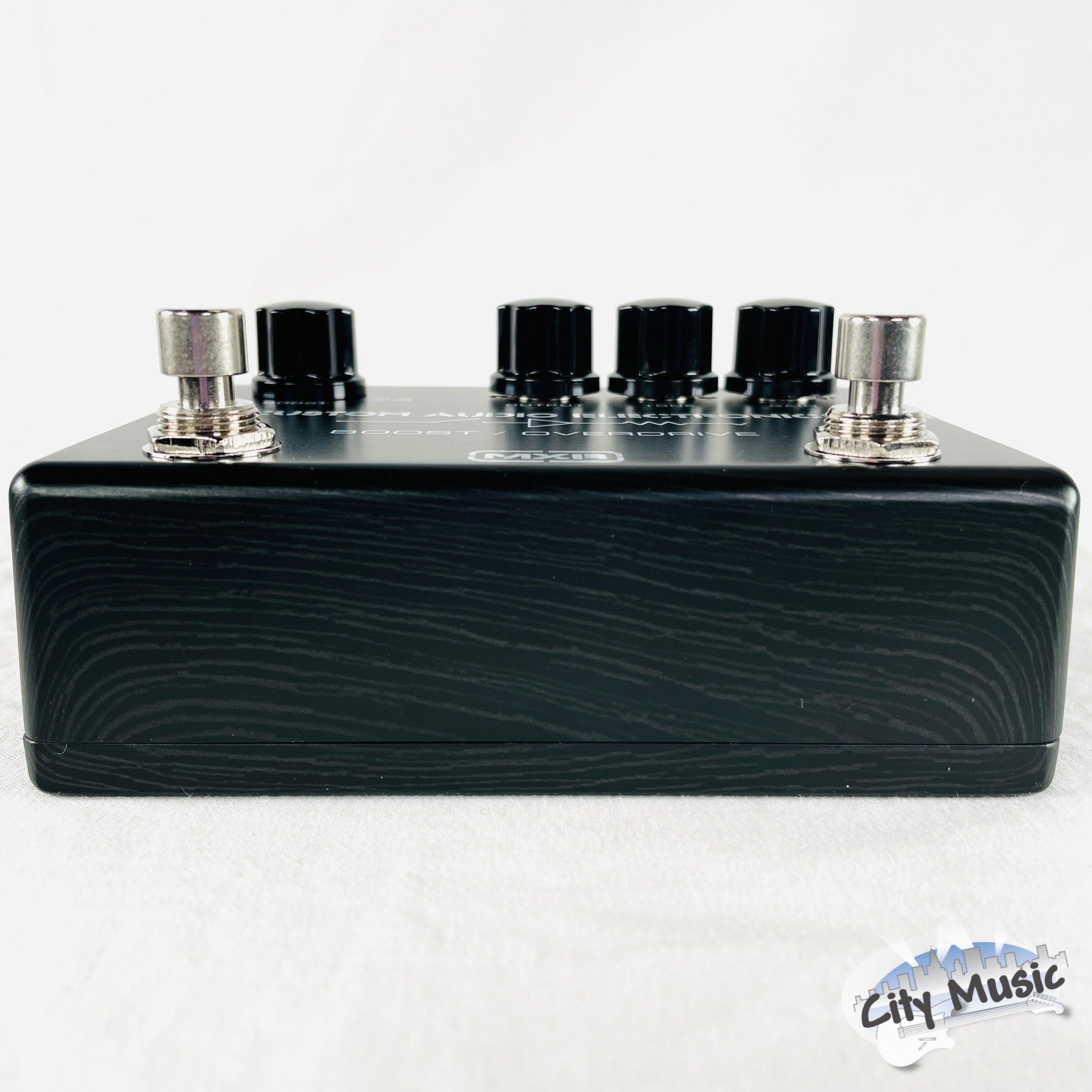 Used MXR MC402 CAE Boost/Overdrive pedal - underside and battery compartment