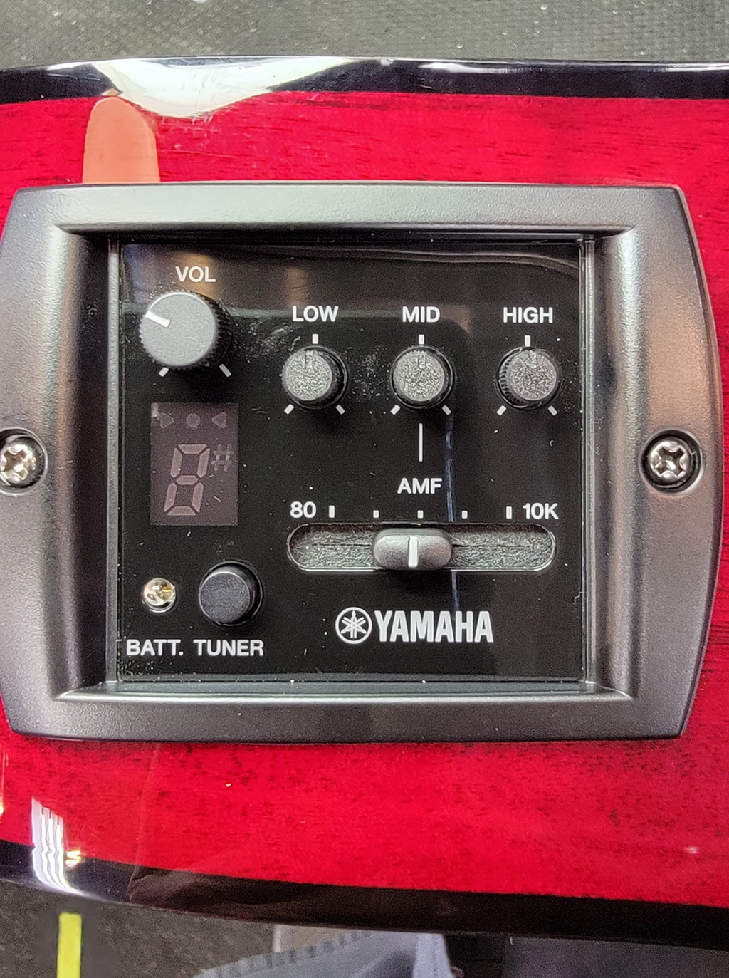 Yamaha FSX800C acoustic-electric guitar - lower bout detail