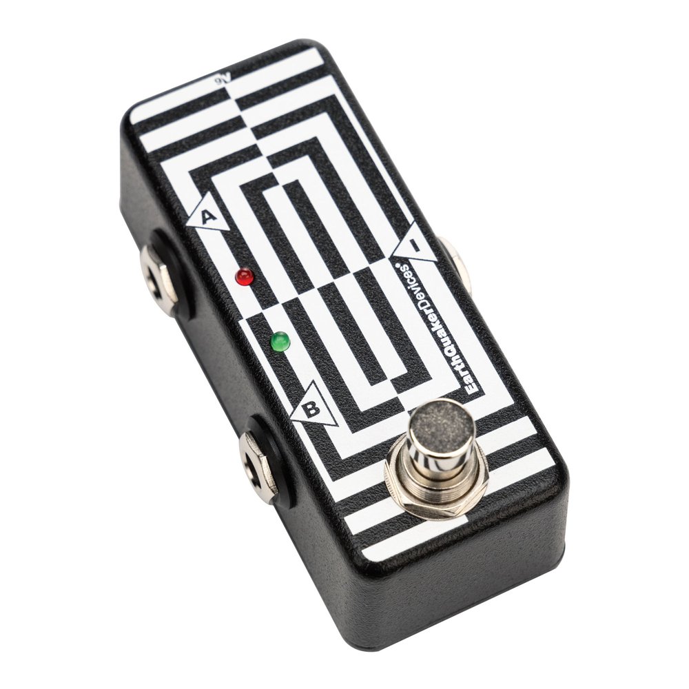EarthQuaker Devices A/B Box switch pedal - jacks detail