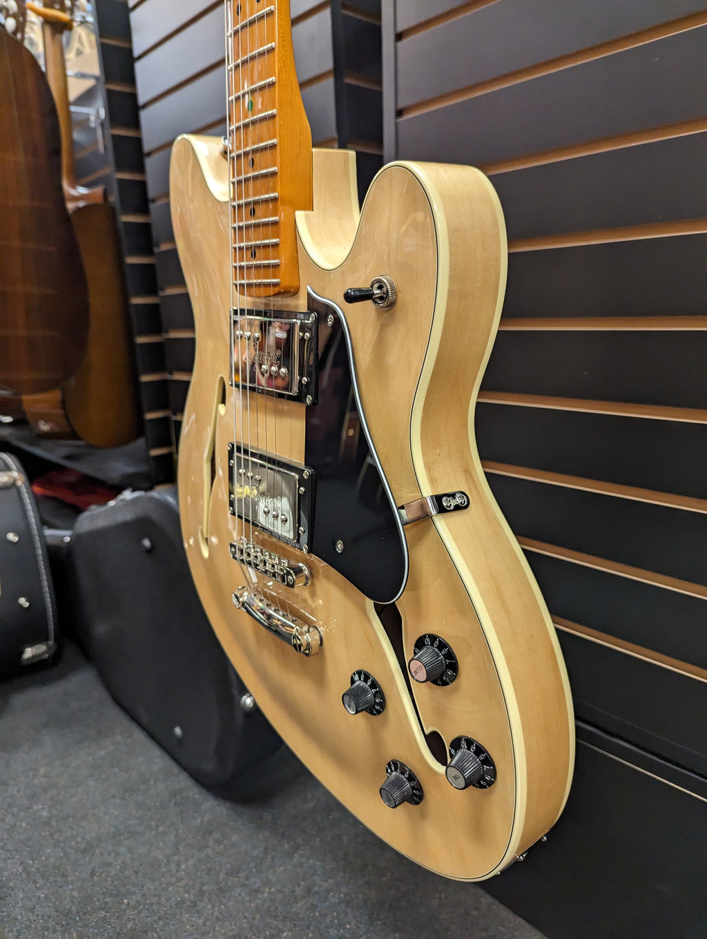 Squier Classic Vibe Starcaster Natural — open box packaging