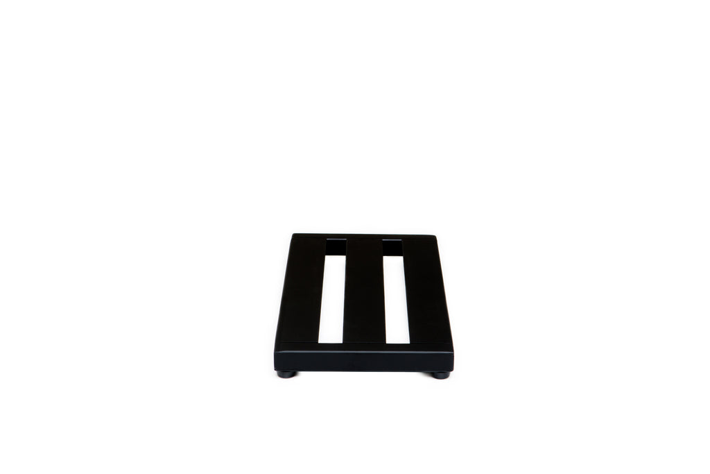 Pedaltrain Metro 16 pedalboard rail detail