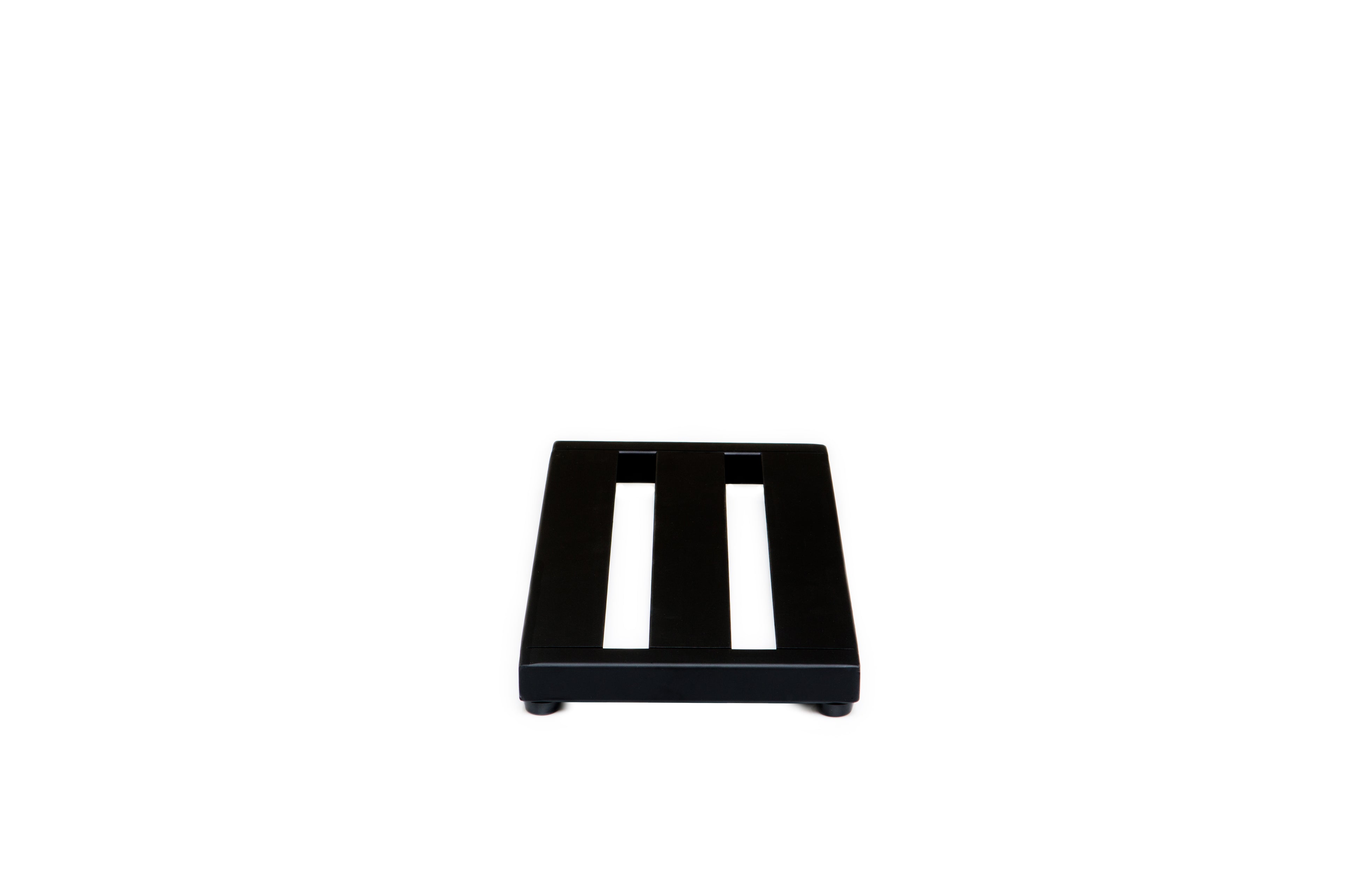 Pedaltrain Metro 16 pedalboard rail detail
