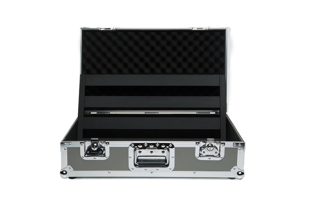 Pedaltrain Classic 2 - board underside and rubber feet