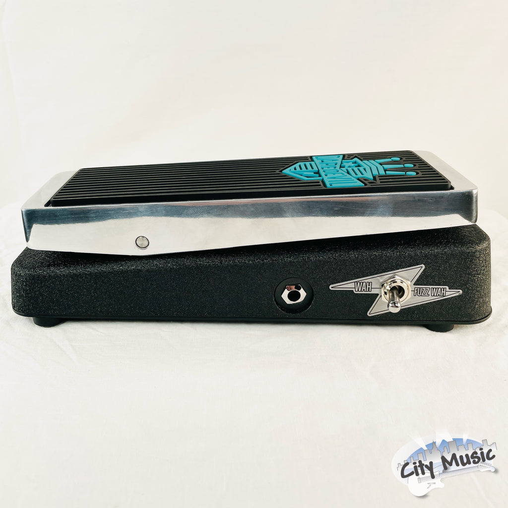 Dunlop DD95FW Cry Baby Daredevil Fuzz Wah pedal — side view