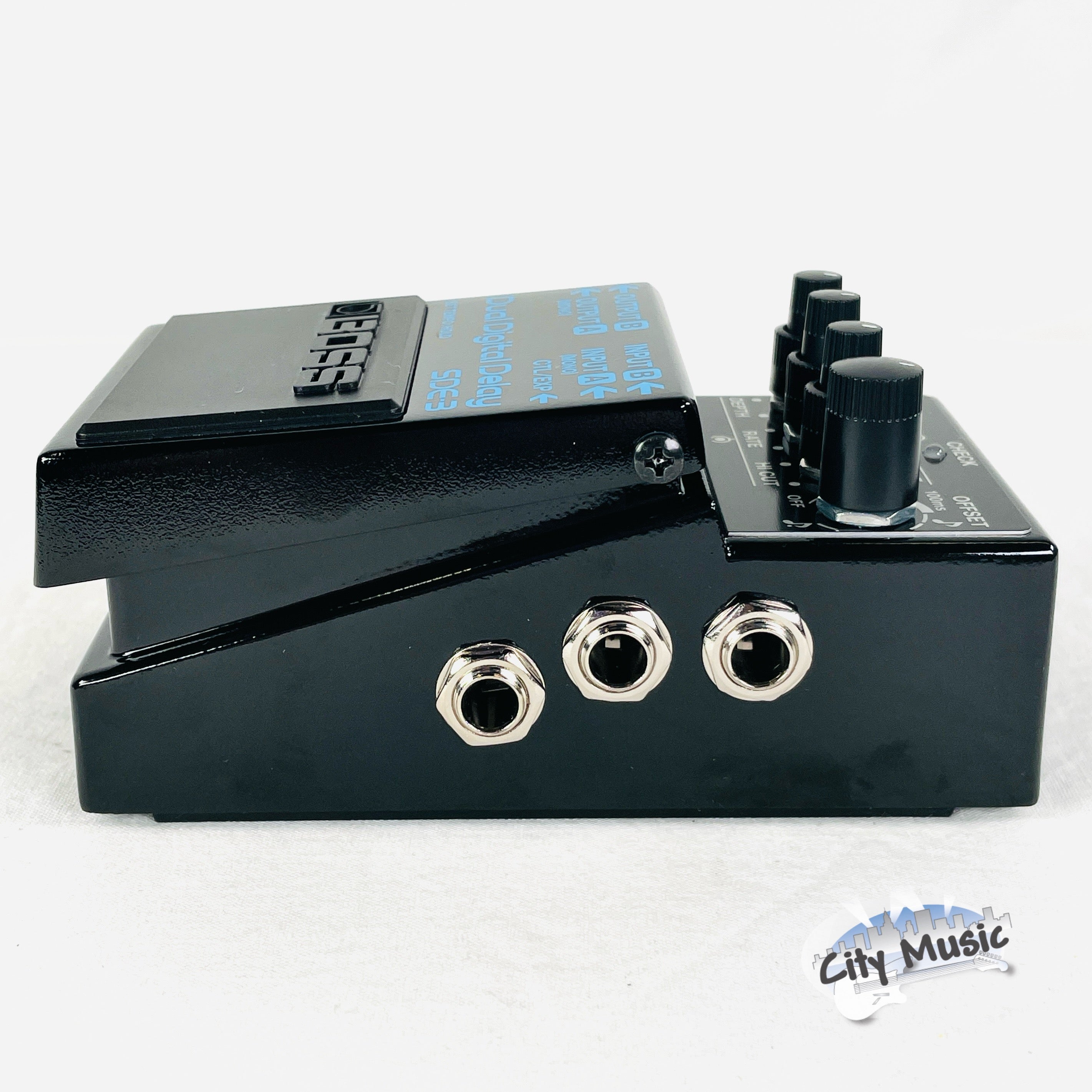 Boss SDE-3 Dual Digital Delay pedal — black enclosure bottom plate