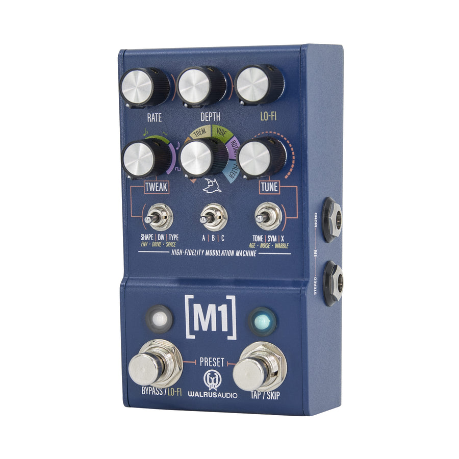 Walrus Audio MAKO M1 modulation pedal — control knobs detail