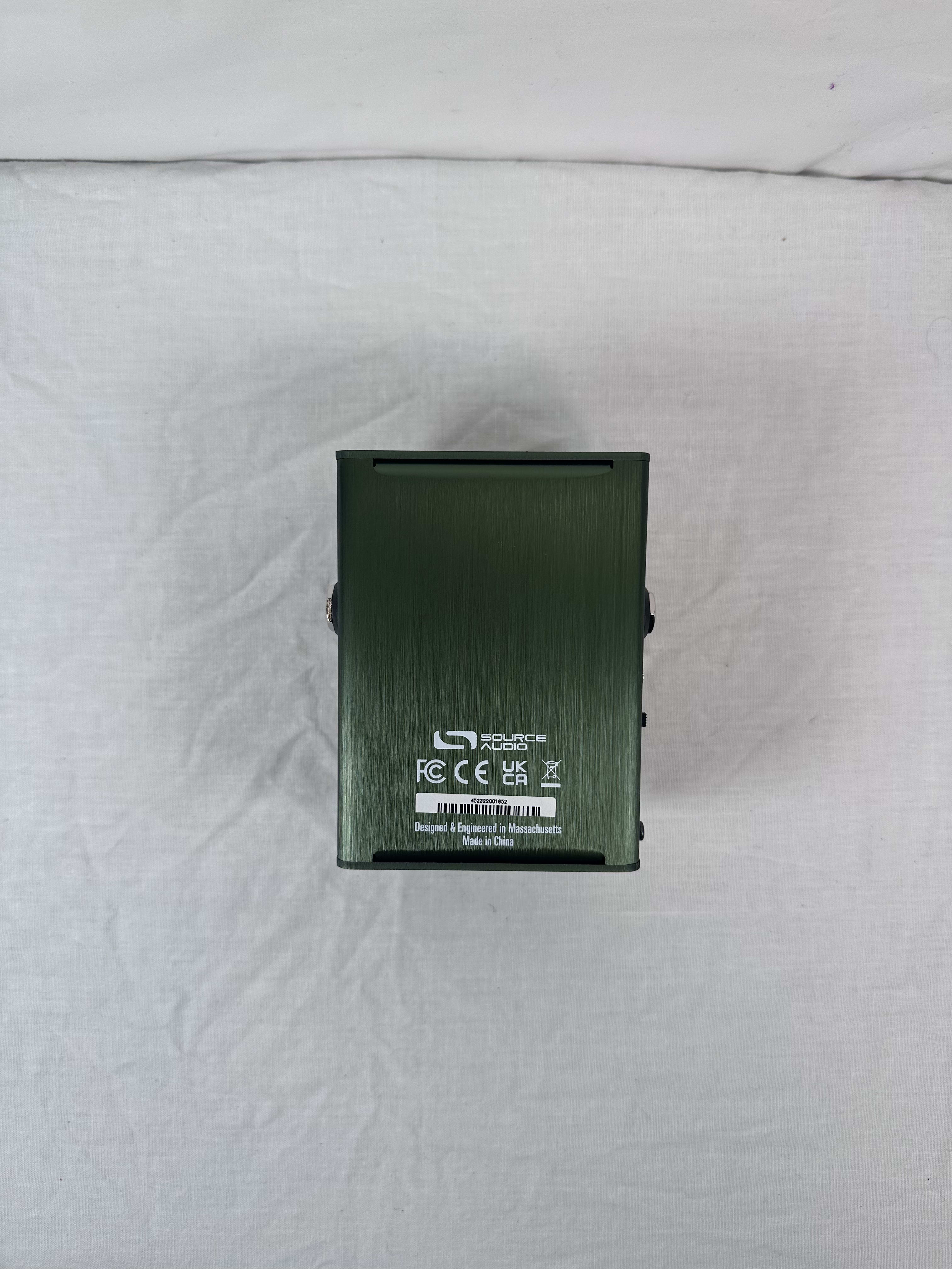 Source Audio ZIO bass preamp DI pedal — side jacks view