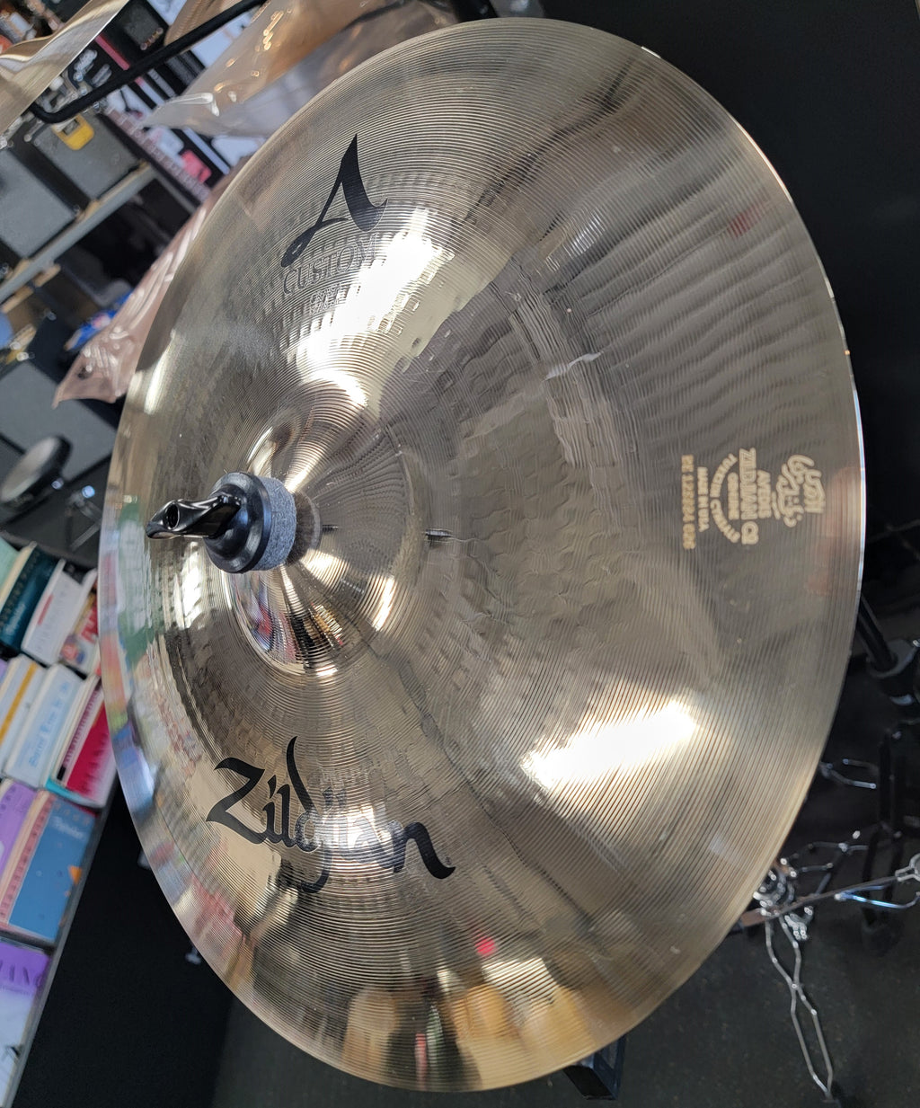 Zildjian A20513 15in A Custom Brilliant Crash Cymbal - angle view