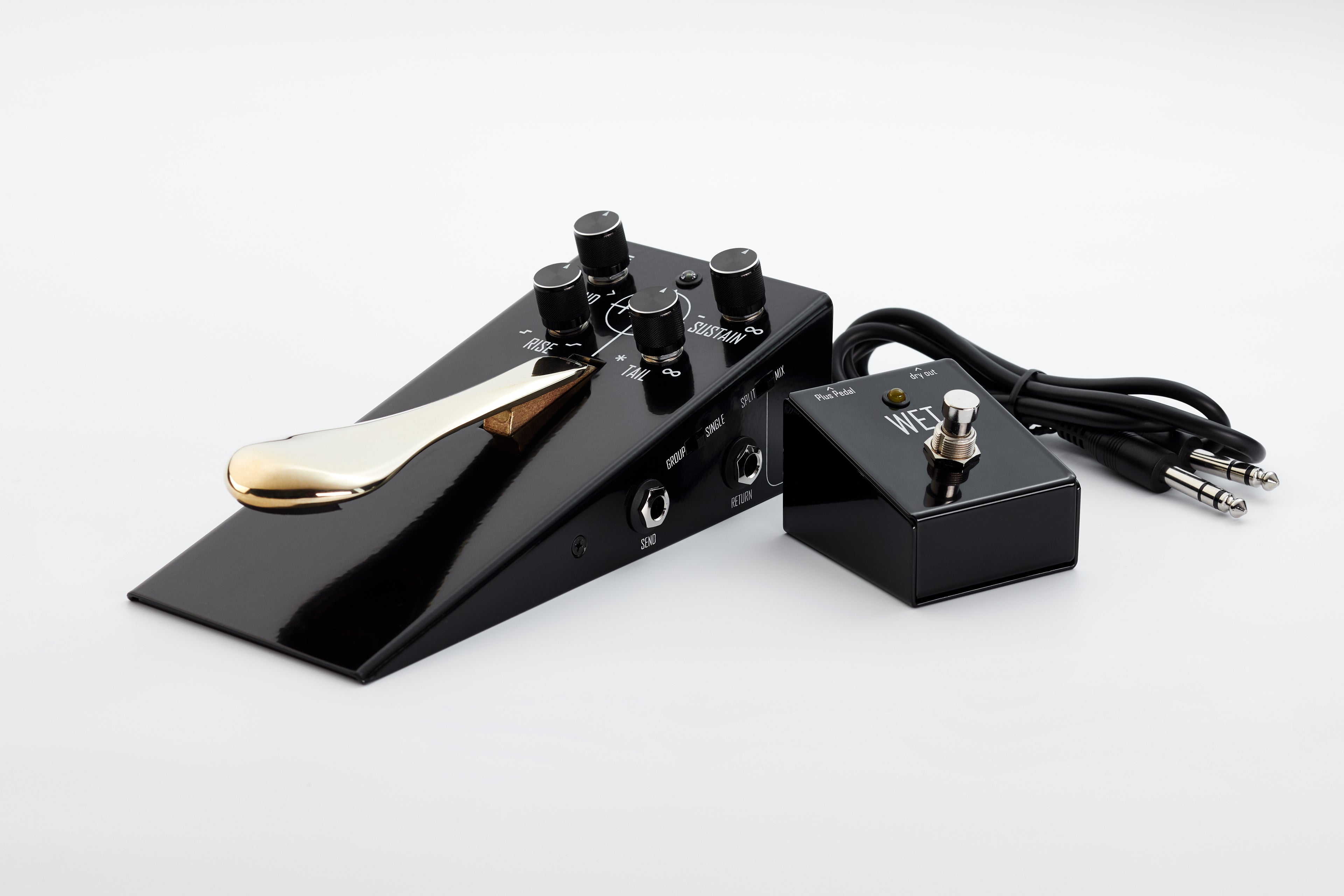 Gamechanger Audio Plus sustain pedal — black pedal with gold spoon, WET footswitch and TRS cable