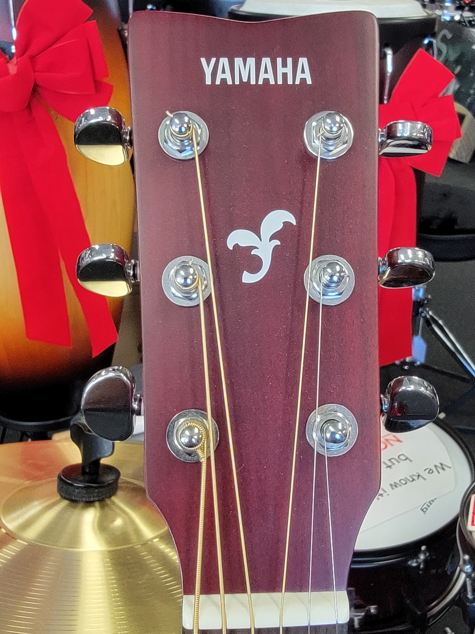 Yamaha FSX800C acoustic-electric guitar - upper bout and neck join