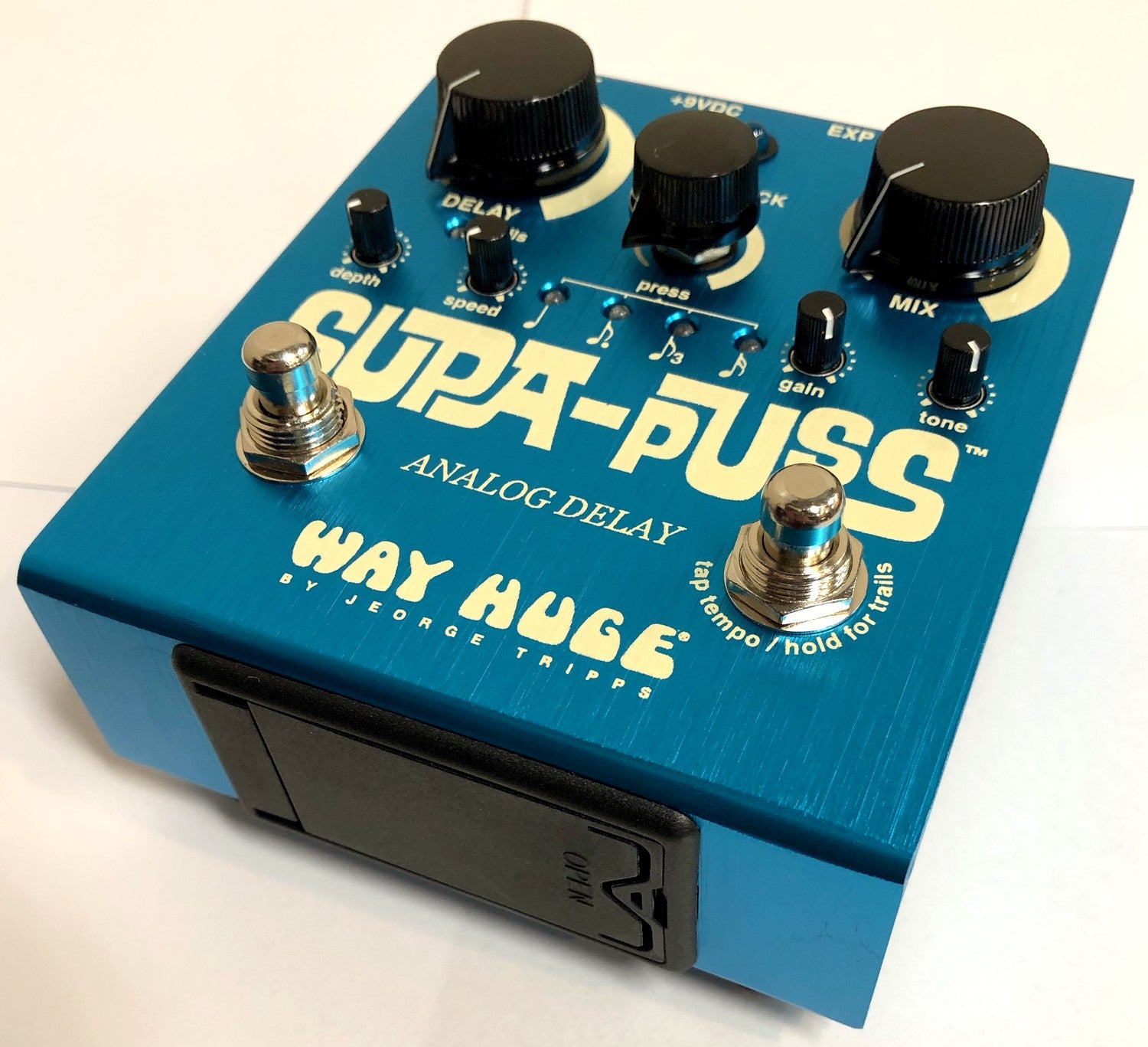 Way Huge WHE707 Supa-Puss analog delay pedal — used, knobs and switches detail