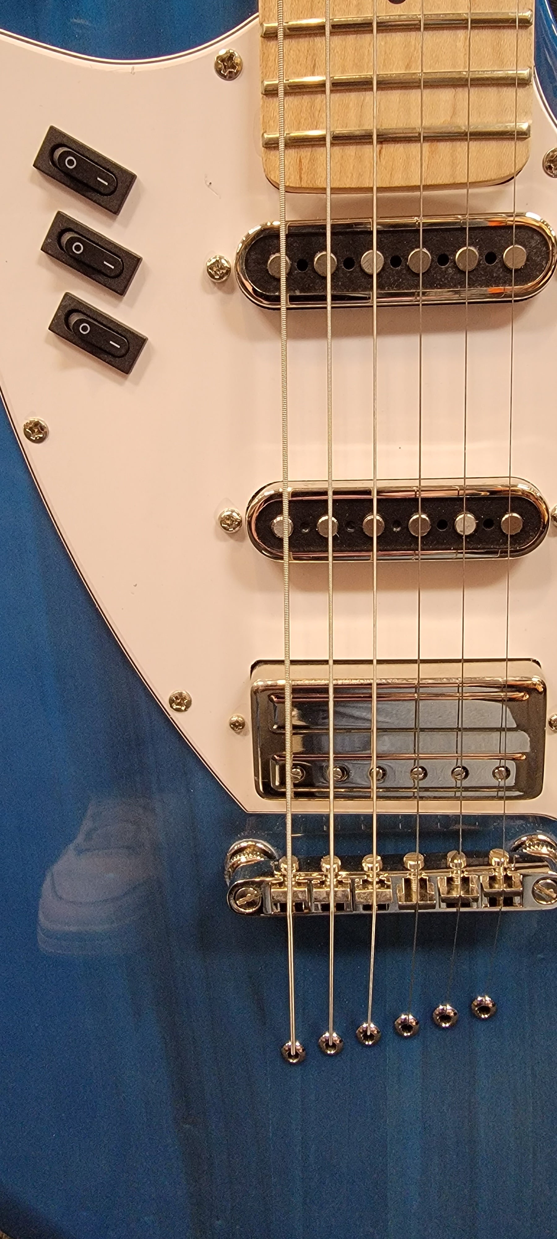 Guild Surfliner electric guitar — pickups and controls