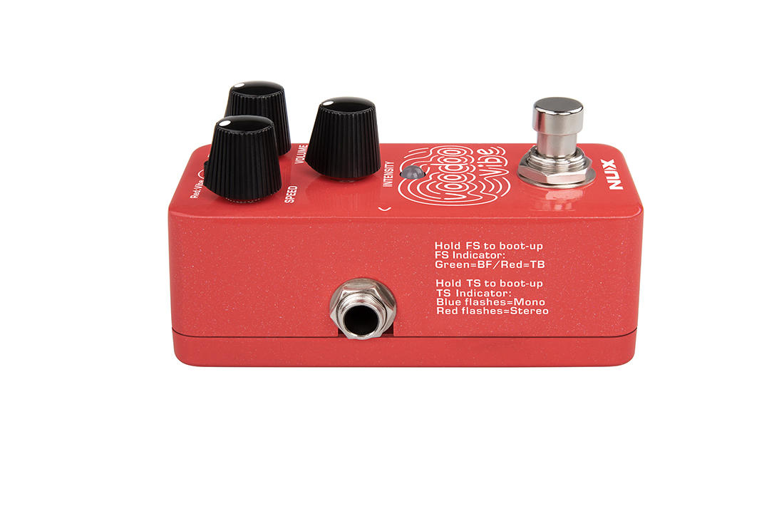 NUX NCH-3 Voodoo Vibe pedal — stereo I/O feature illustration