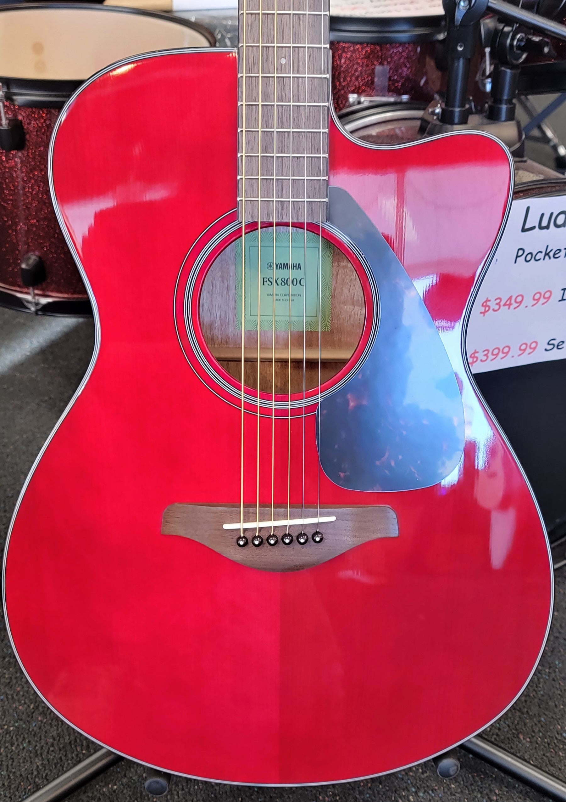 Yamaha FSX800C acoustic-electric guitar - Ruby Red soundhole view
