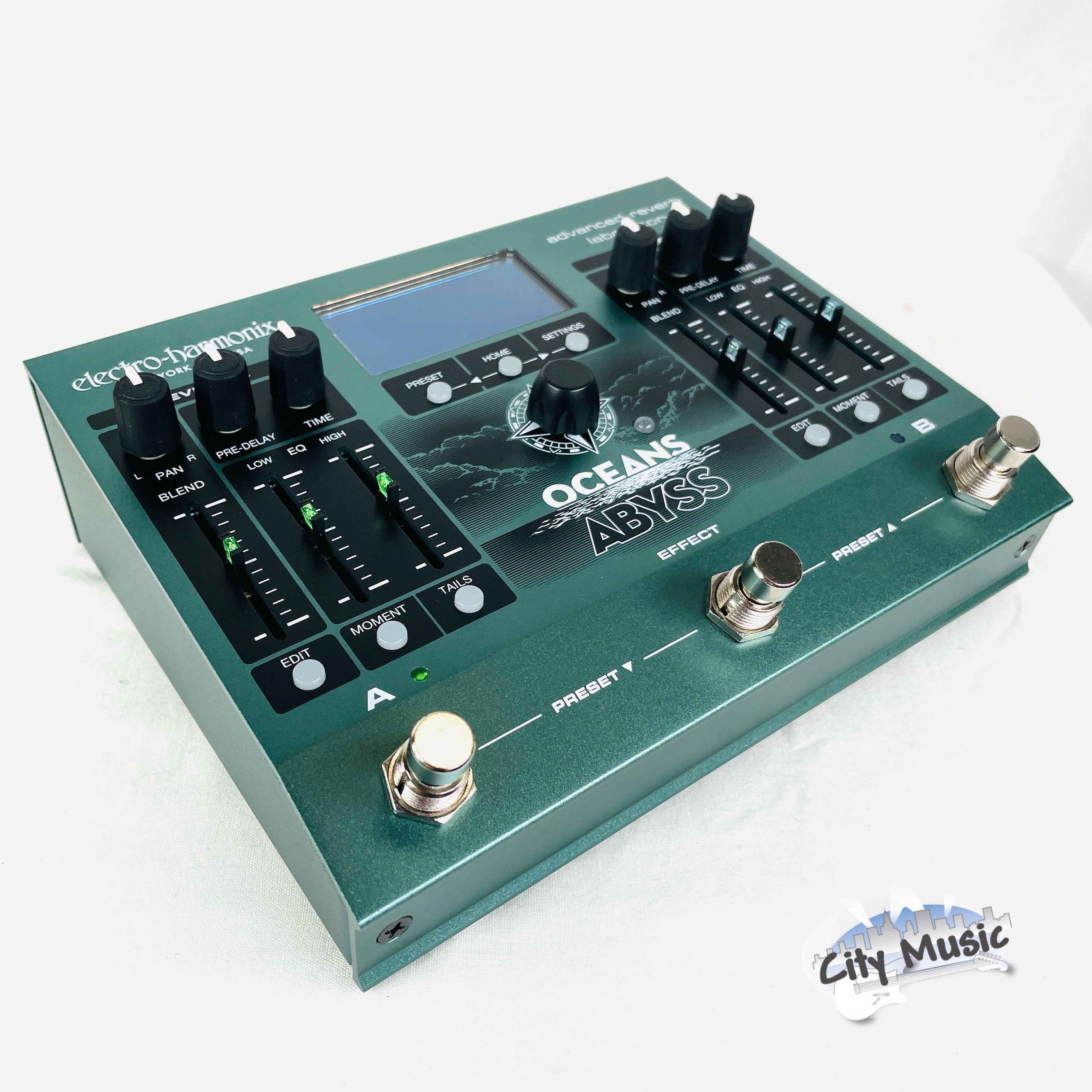 Electro-Harmonix Oceans Abyss reverb pedal — rear I/O panel