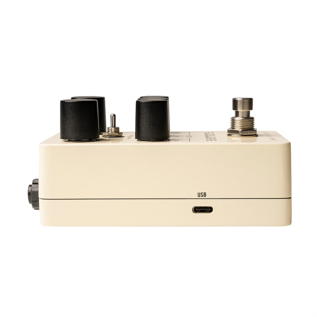 Universal Audio Evermore reverb pedal — control knobs close-up