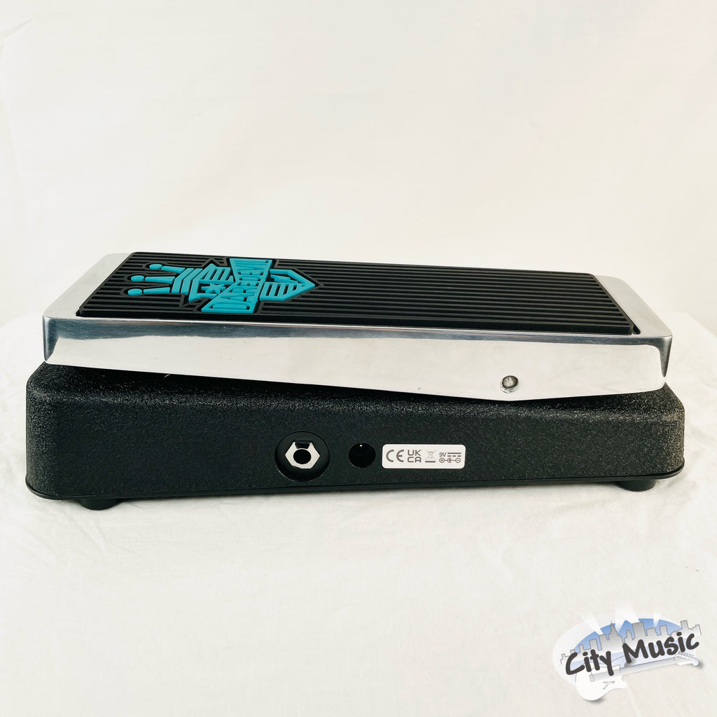 Dunlop DD95FW Cry Baby Daredevil Fuzz Wah pedal — rocker top detail