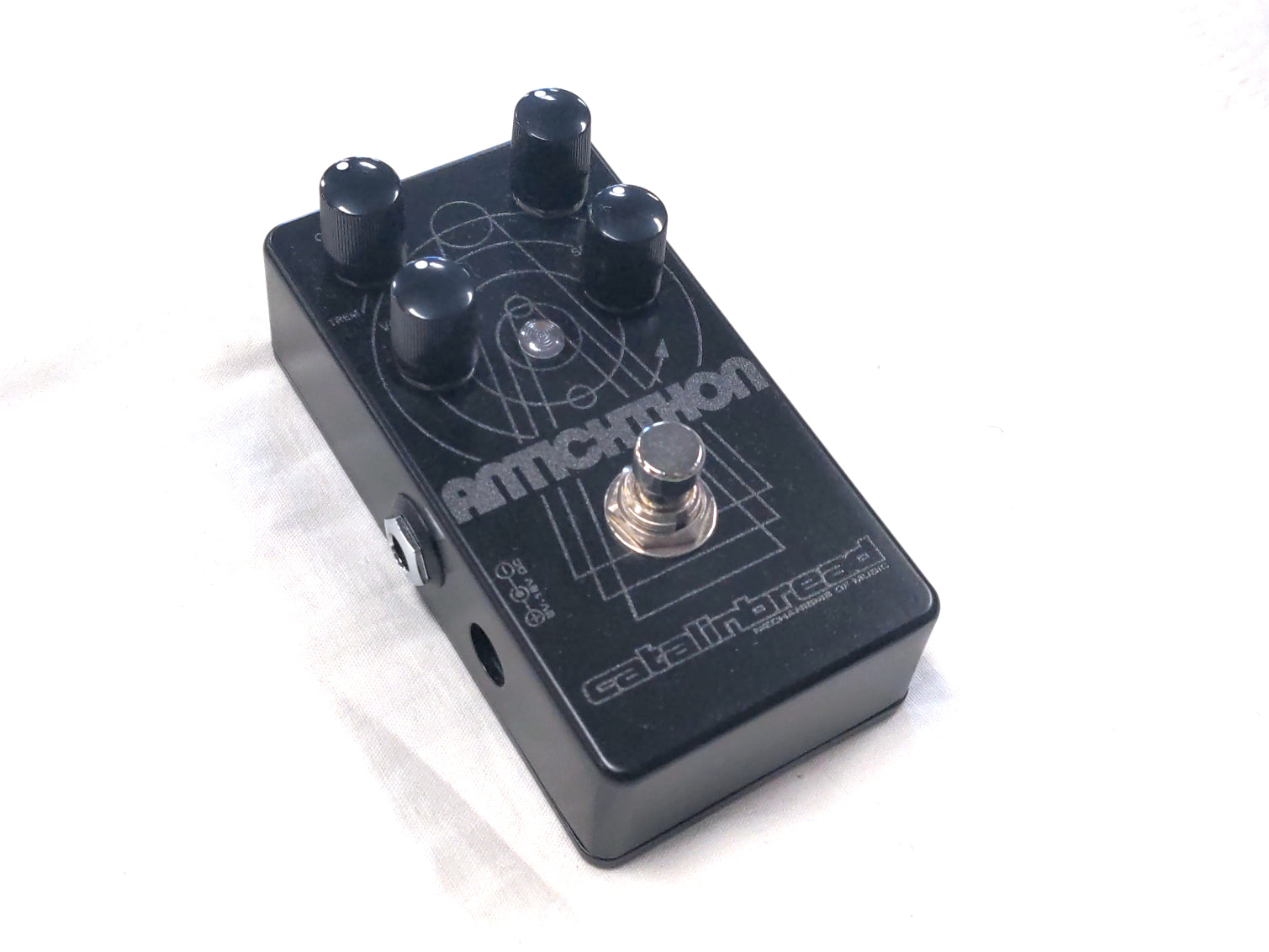 Catalinbread Antichthon - side view showing controls