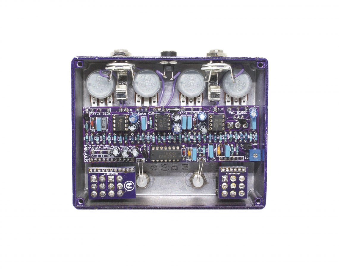 CopperSound Polaris purple chorus vibrato pedal control knobs detail