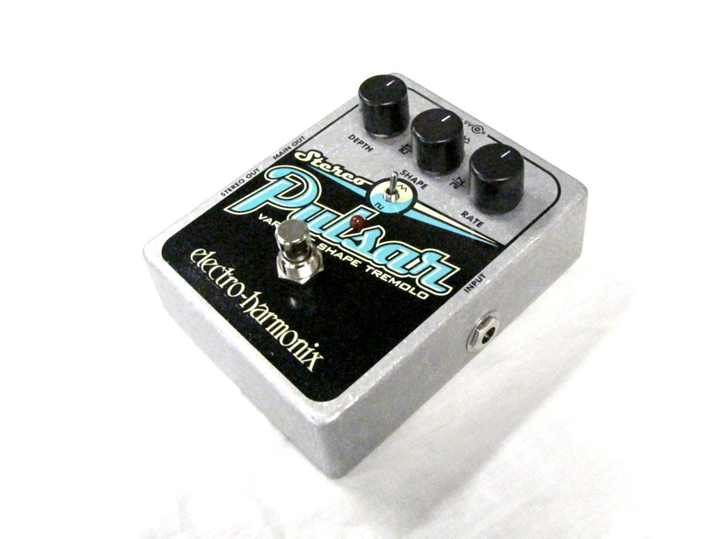 Electro-Harmonix Stereo Pulsar tremolo pedal — detail view of controls