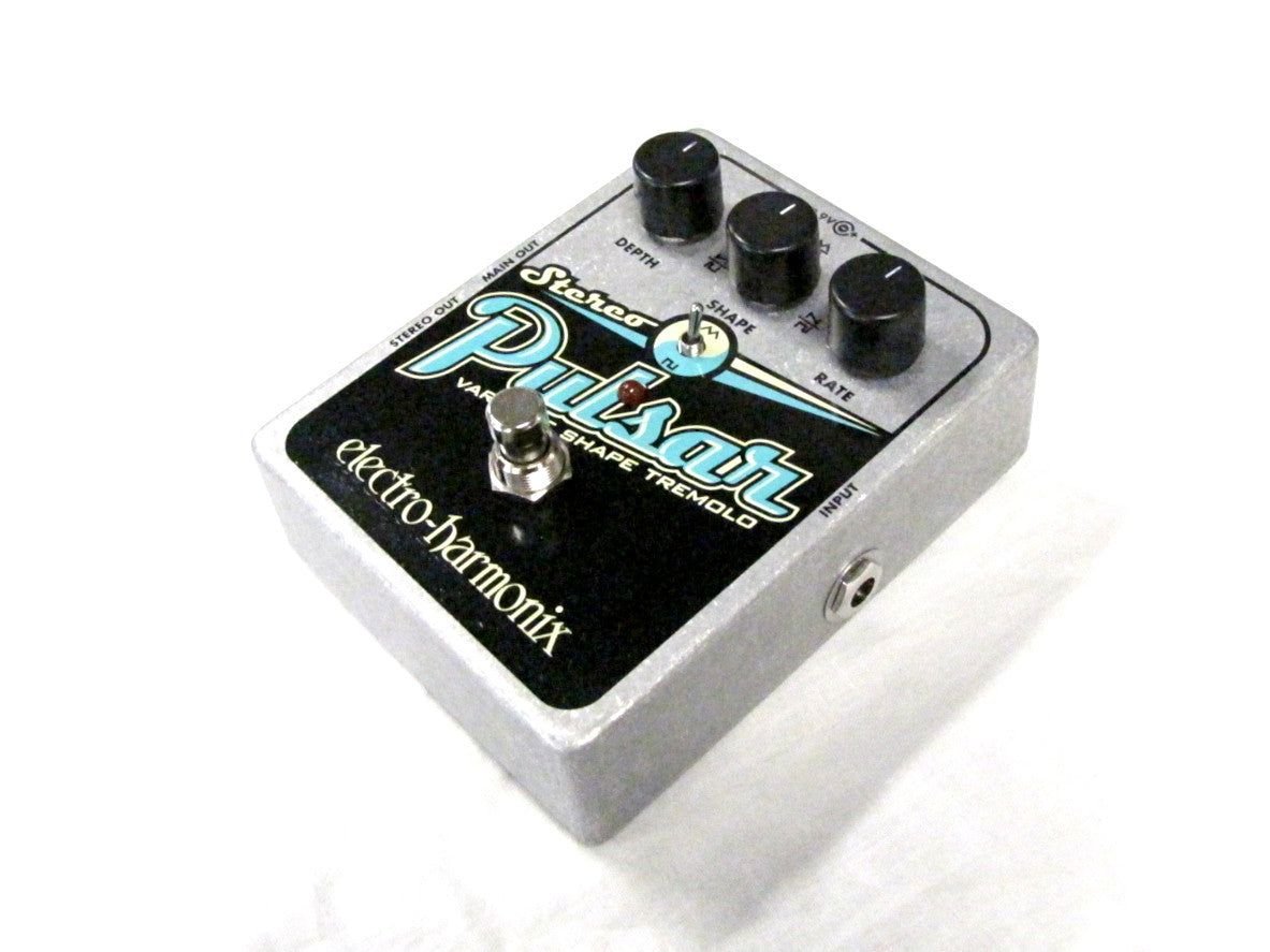 Electro-Harmonix Stereo Pulsar tremolo pedal — detail view of controls