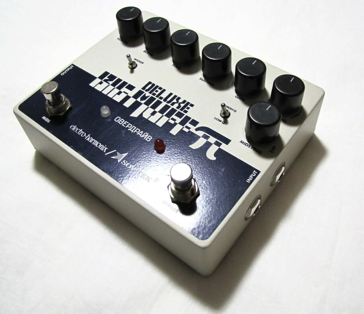 Electro-Harmonix Deluxe Sovtek Big Muff pedal controls view