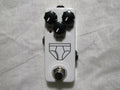 JHS Whitey Tighty mini compressor guitar pedal - white enclosure, three knobs