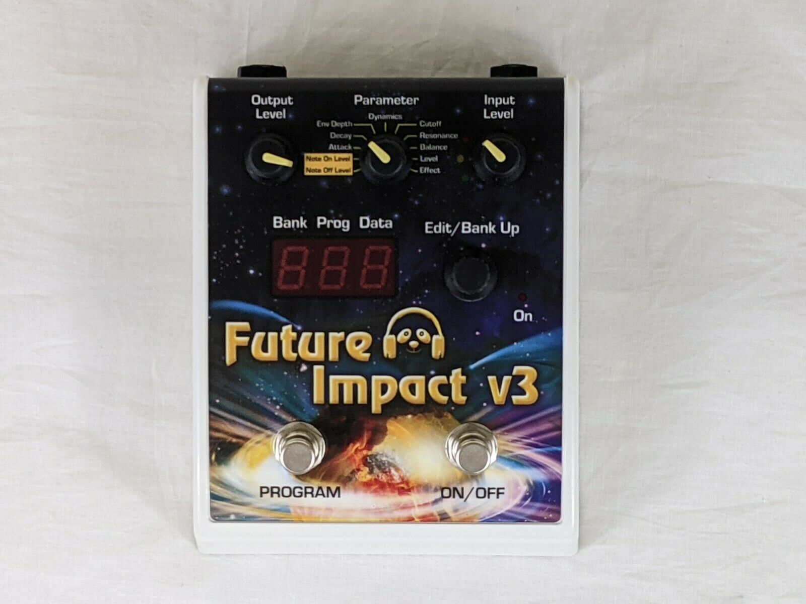 PandaMidi Future Impact v3 bass guitar synthesizer pedal — white enclosure front panel