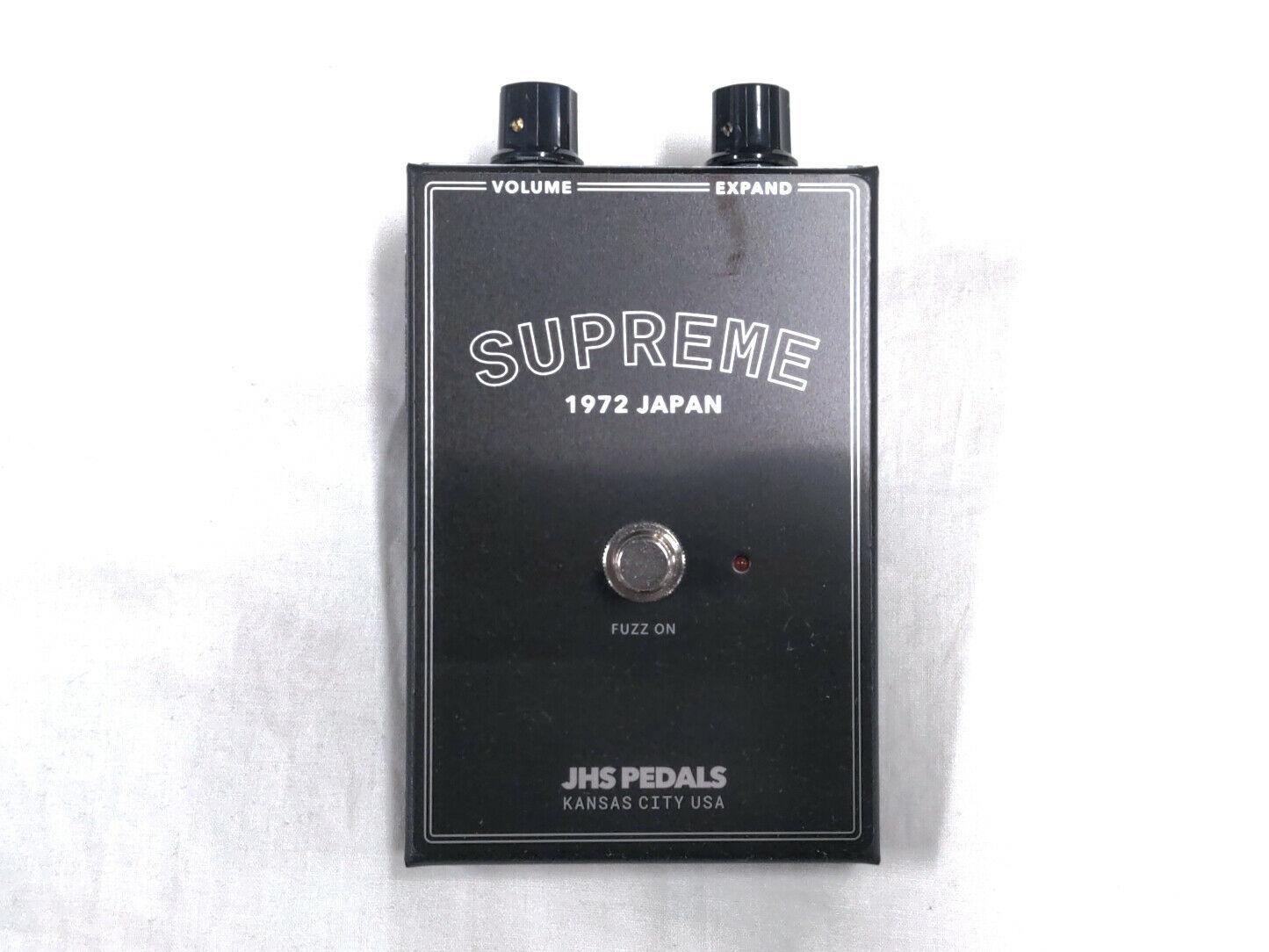 JHS Supreme Fuzz pedal Legends of Fuzz — black enclosure 1972 Japan Univox Super-Fuzz replica