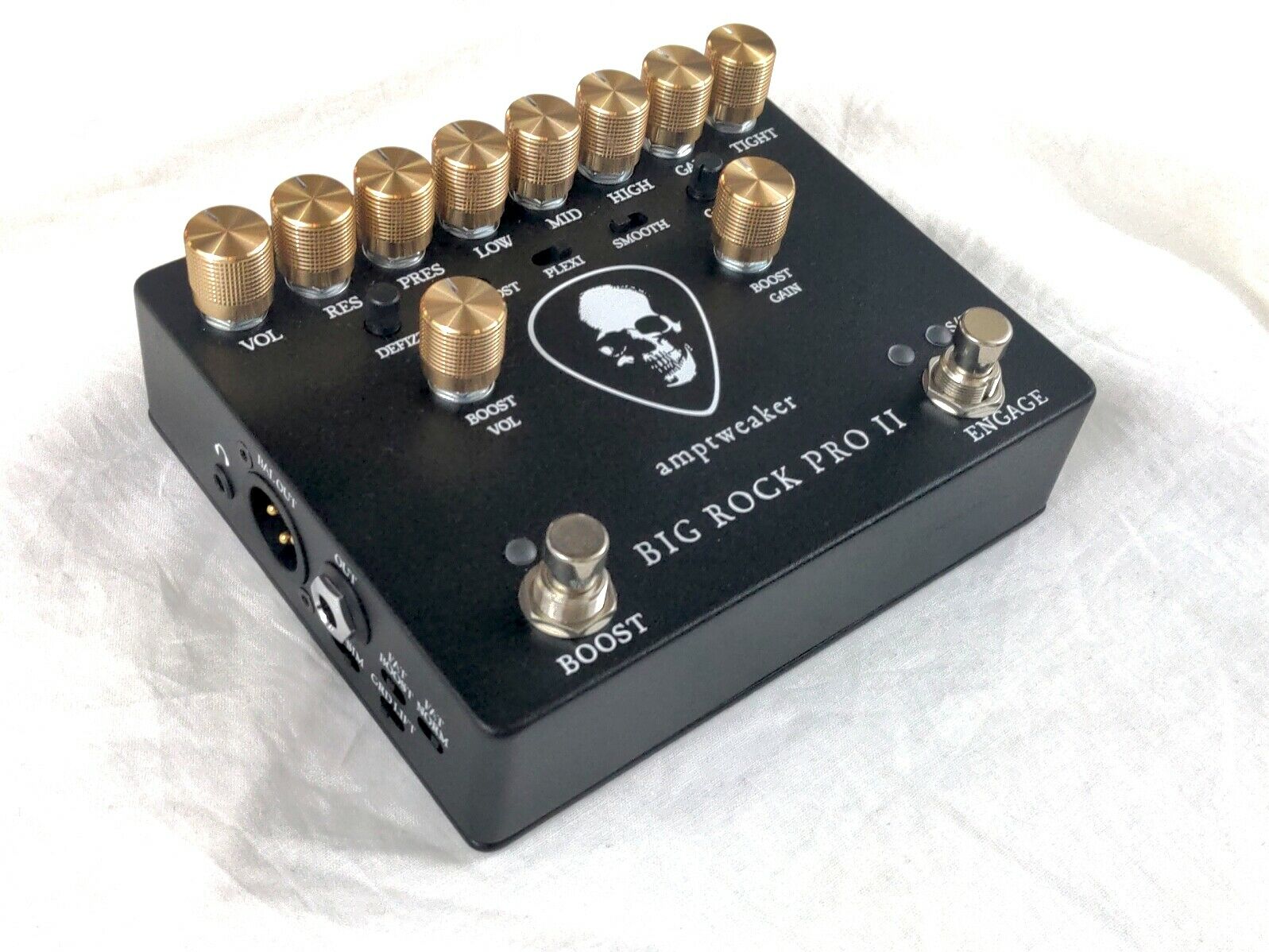 Amptweaker Big Rock Pro II — rear panel DI and headphone outputs