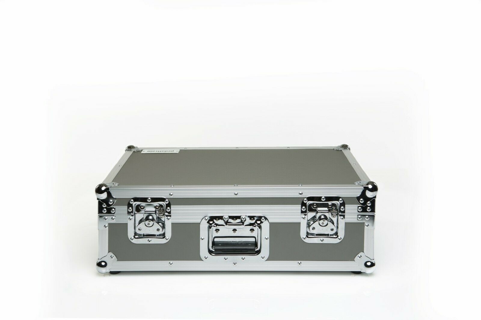 Pedaltrain Classic 2 pedalboard — rail spacing detail