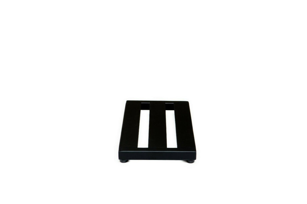 Pedaltrain Metro 16 pedalboard — hook-and-loop and zip tie accessories