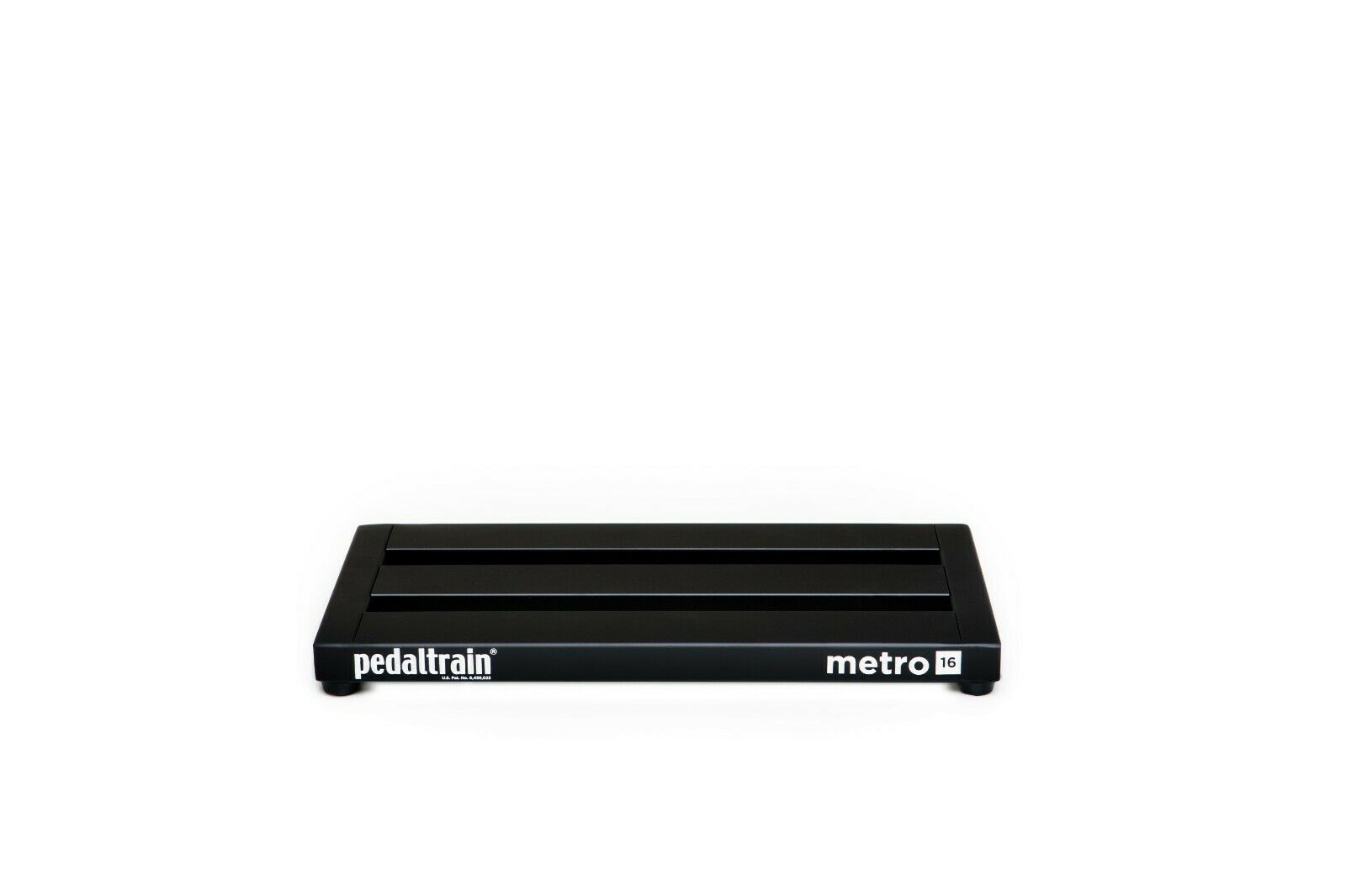 Pedaltrain Metro 16 pedalboard — soft case accessory pocket detail