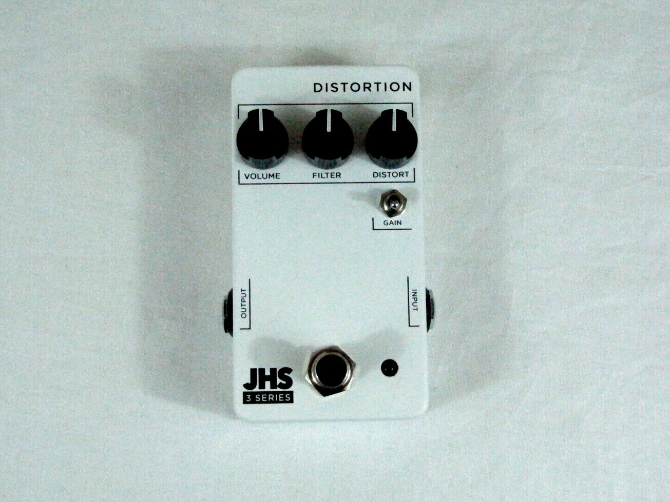 JHS 3 Series Distortion pedal in white with three control knobs